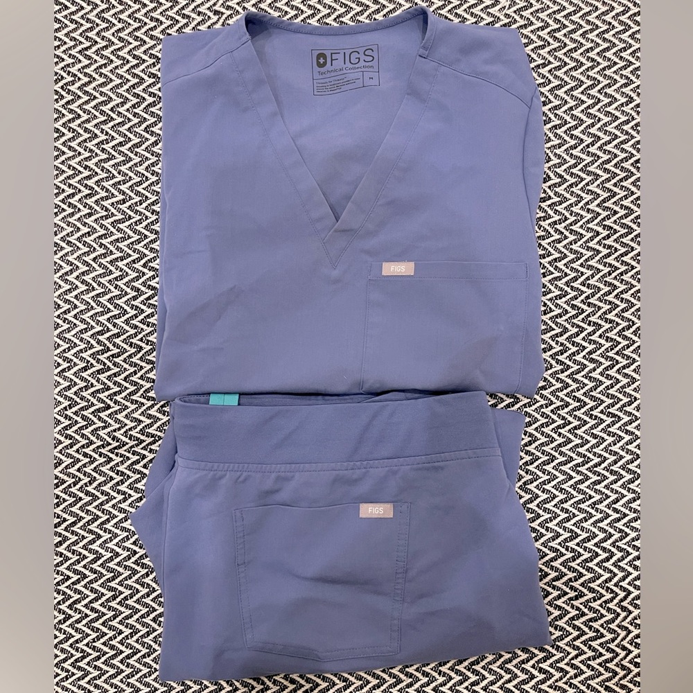 Like New - Women’s “FIGS” Scrubs